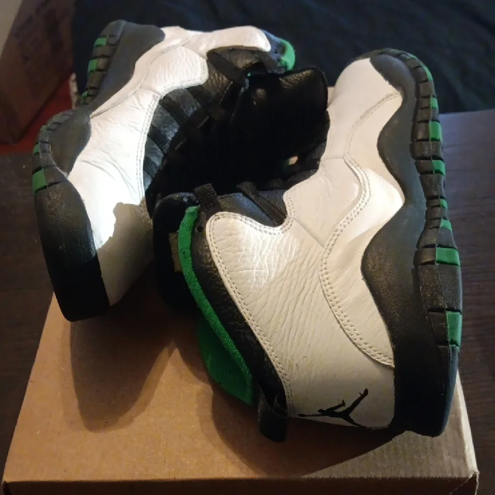 Jordan 10 Retro (GS) 2019 Seattle Mens 6Y Womens 7.5 EUC - Picture 8 of 9